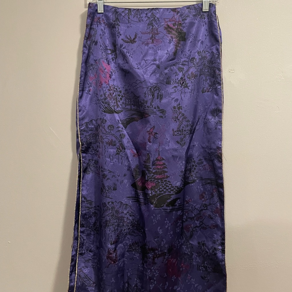 MIDI satin slide sit skirt